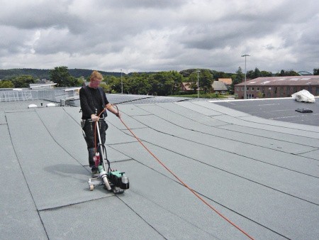 BITUMAT B2 - постоянная температура и скорость сварки, не зависящие от напряжения в сети и погоды